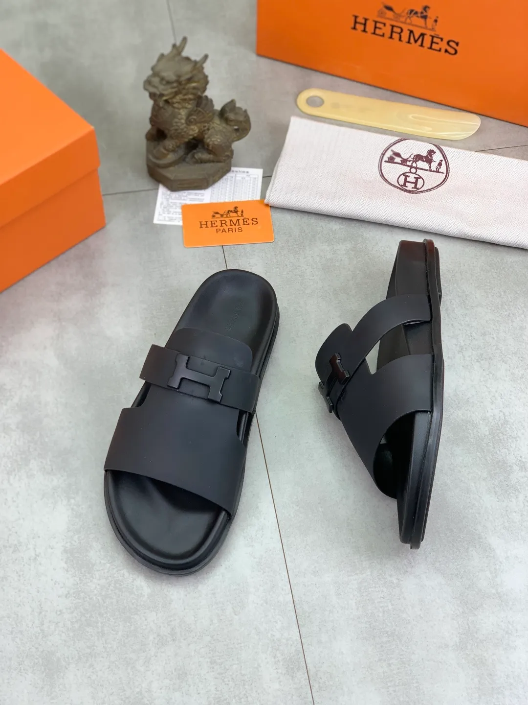 Men's shoes 💰P440 New [HERMES] high-end quality new Hermès slippers, made of imported silk calfskin, wear-resistant and non-slip rubber outsole. Fashionable and elegant code number: 39-44 (38 45 46 customized)